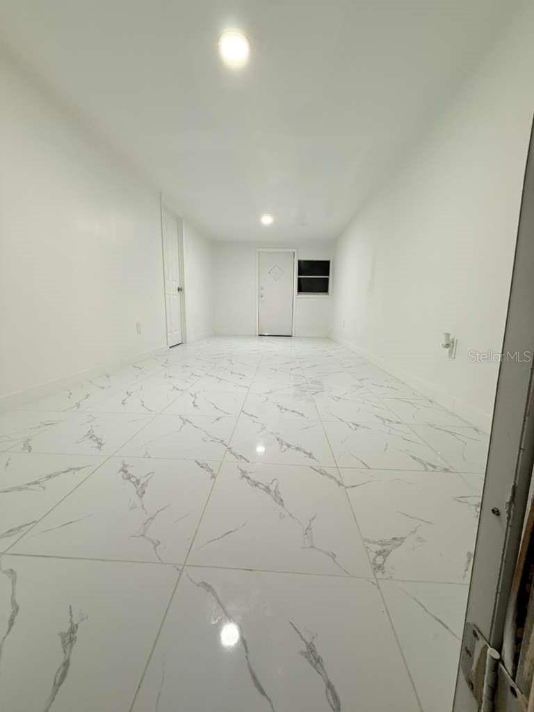 O6415822 Property Photo 23