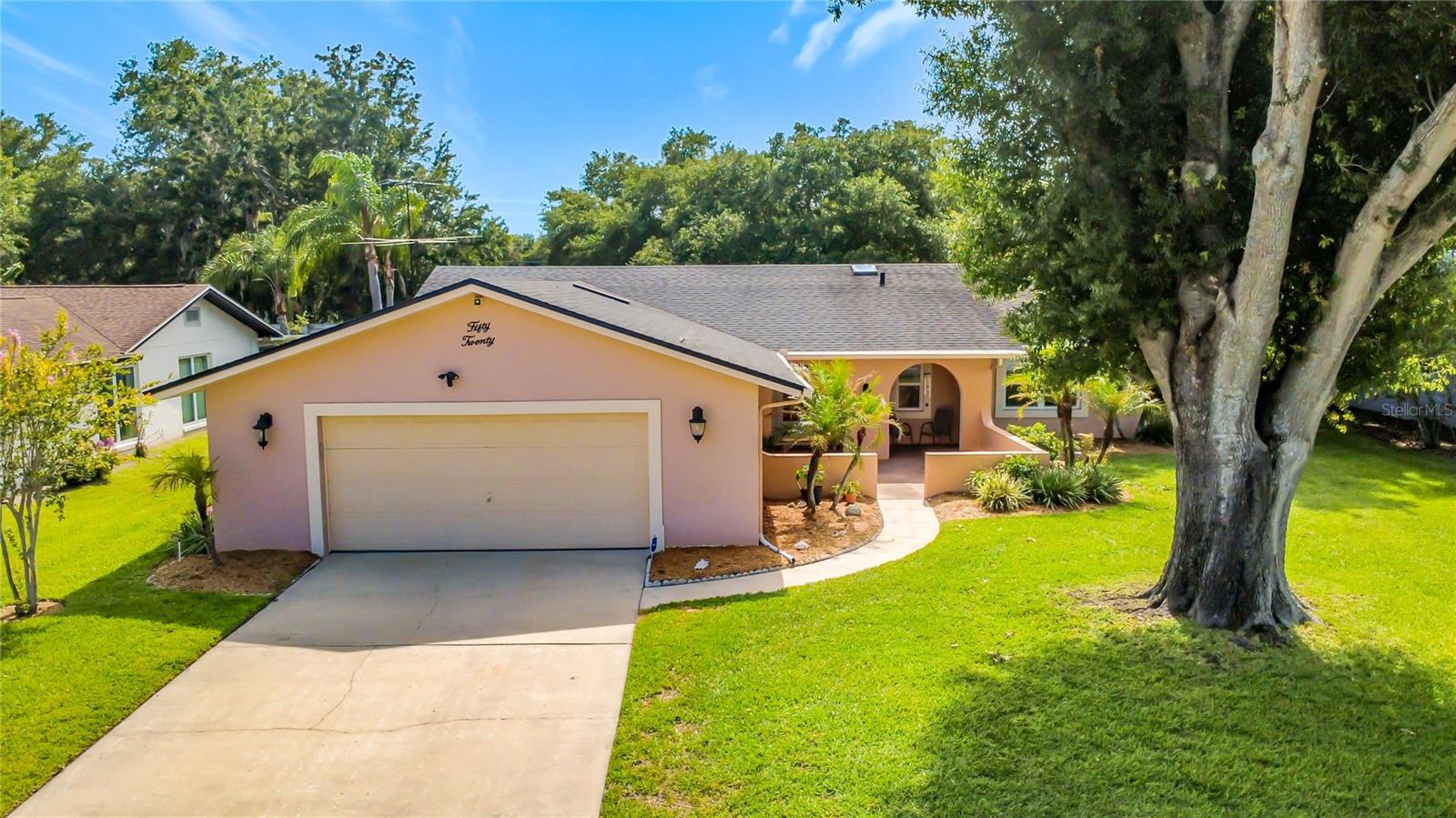 5020 The Oaks Cir Property Photo 3