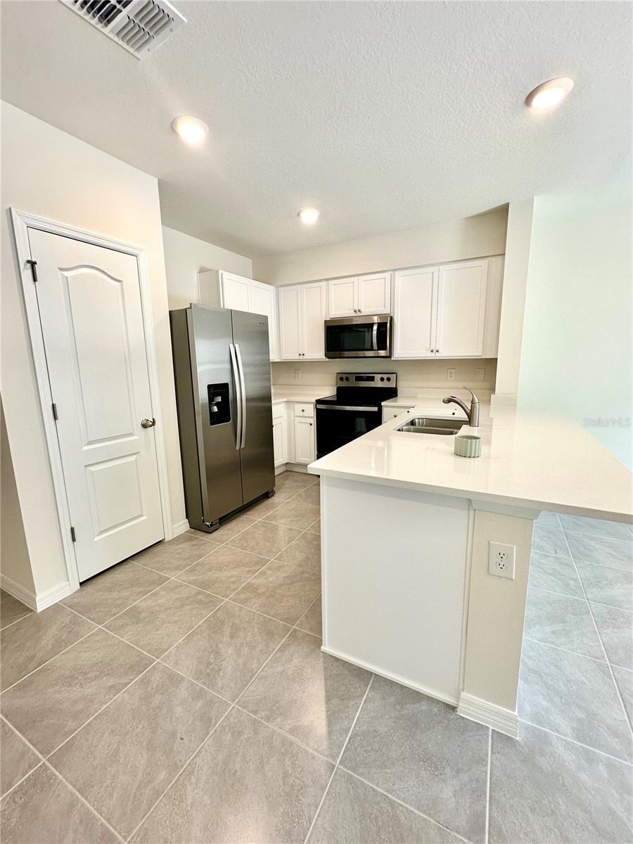 2349 Penguin Blvd Property Photo 6