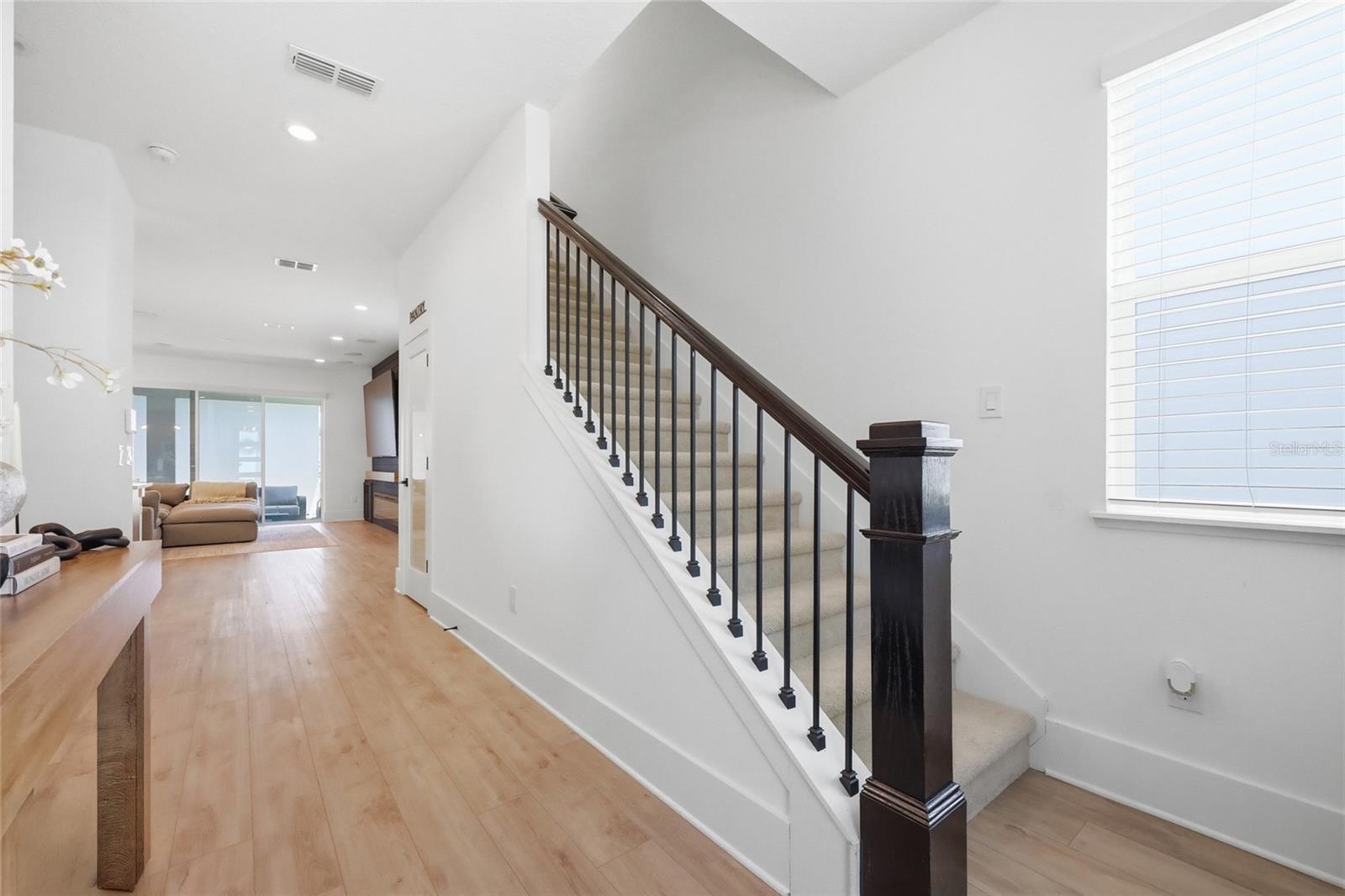 1663 Crowncrest Dr Property Photo 16