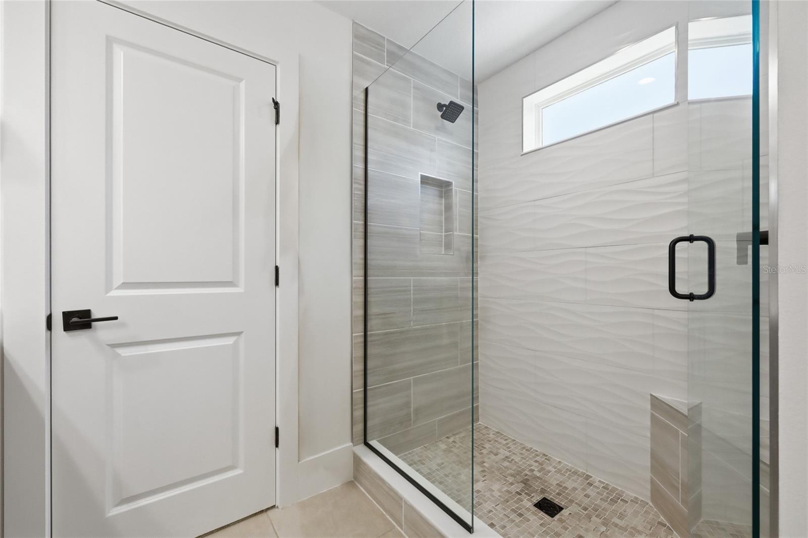 1663 Crowncrest Dr Property Photo 24