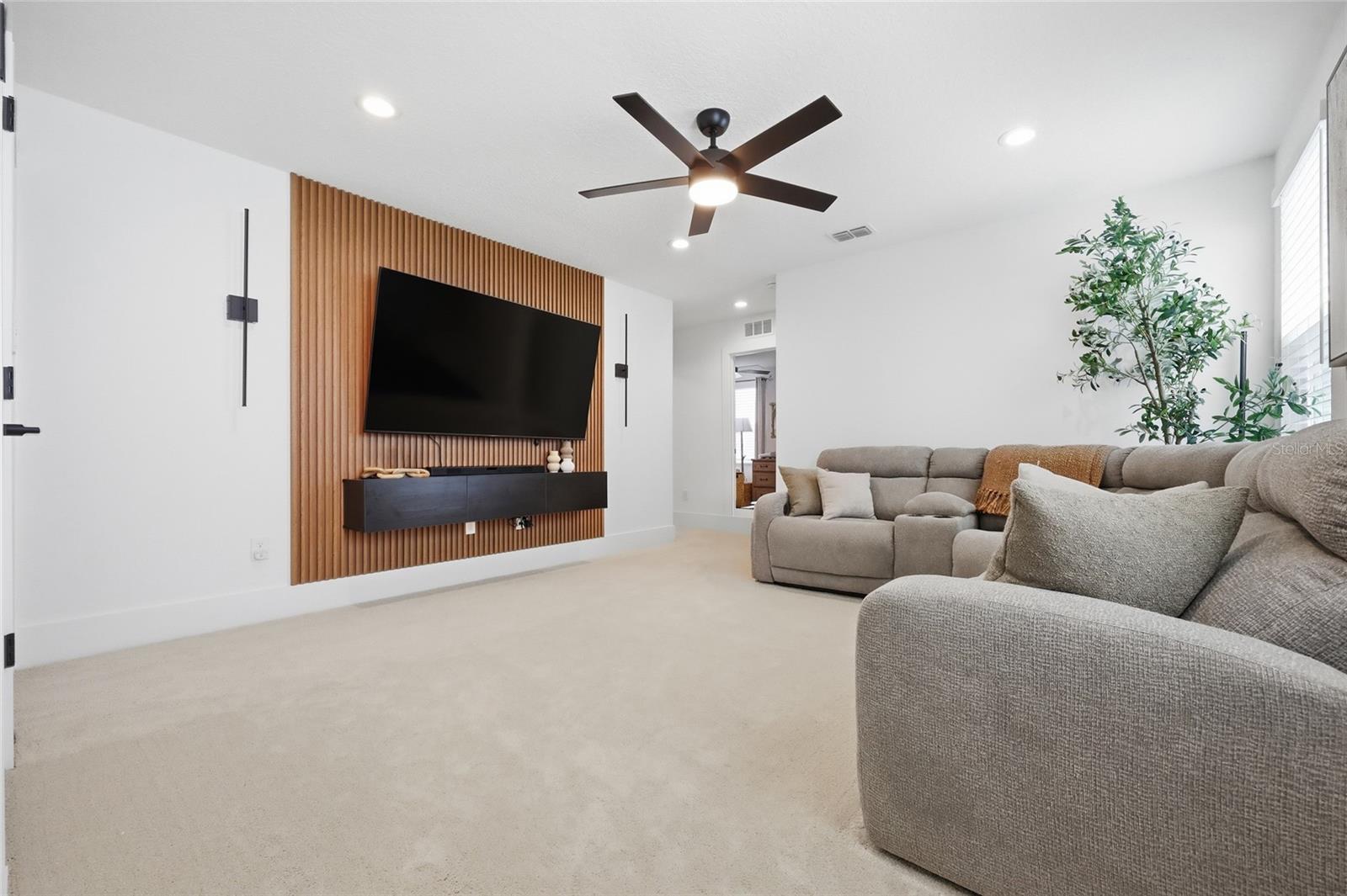 1663 Crowncrest Dr Property Photo 32
