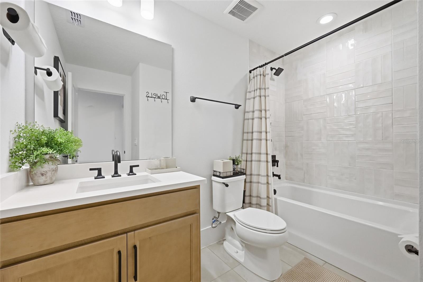 1663 Crowncrest Dr Property Photo 33