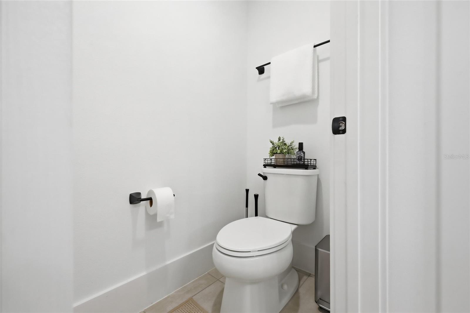 1663 Crowncrest Dr Property Photo 35
