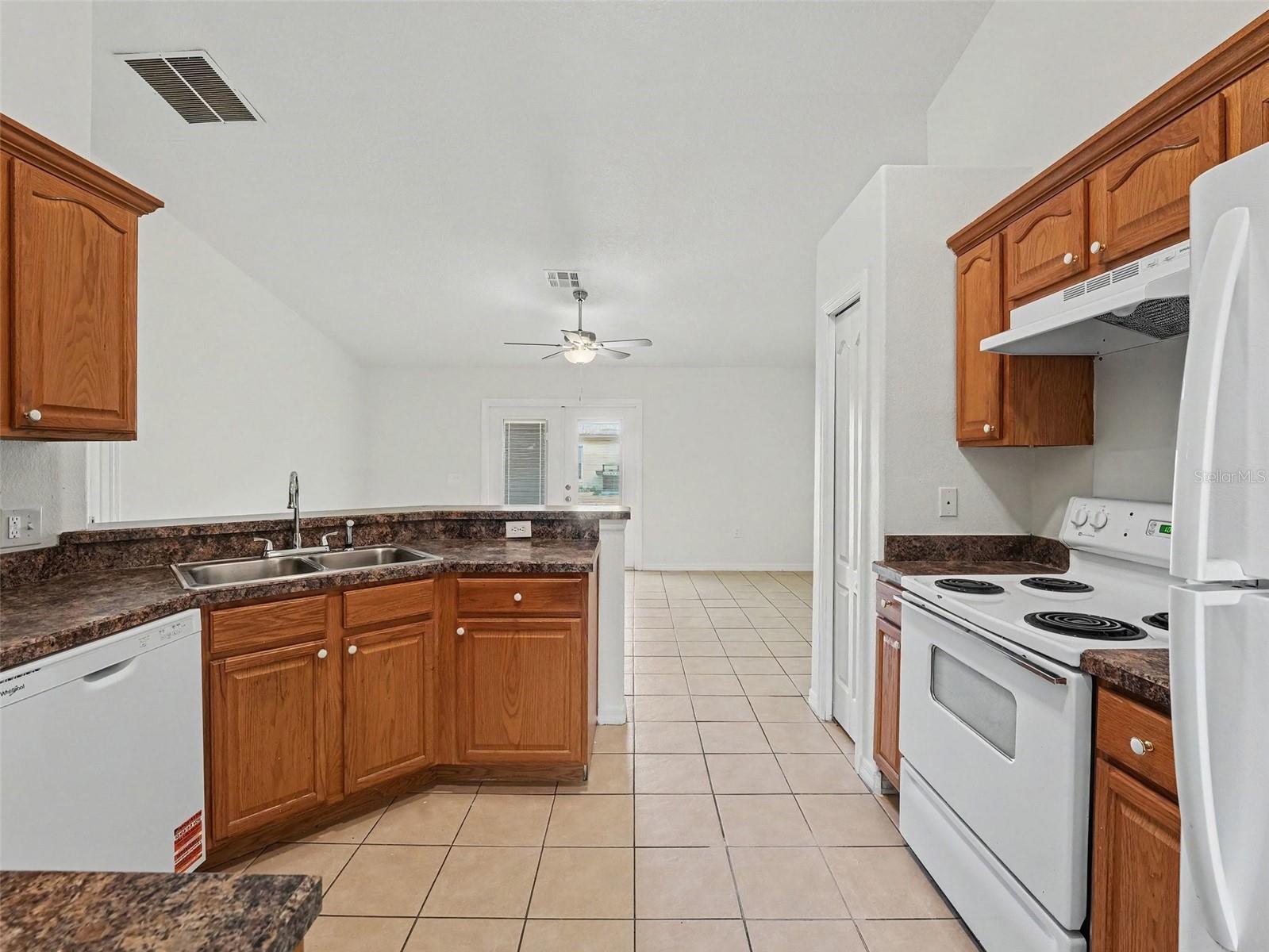 521 Eagle Ct Property Photo 5