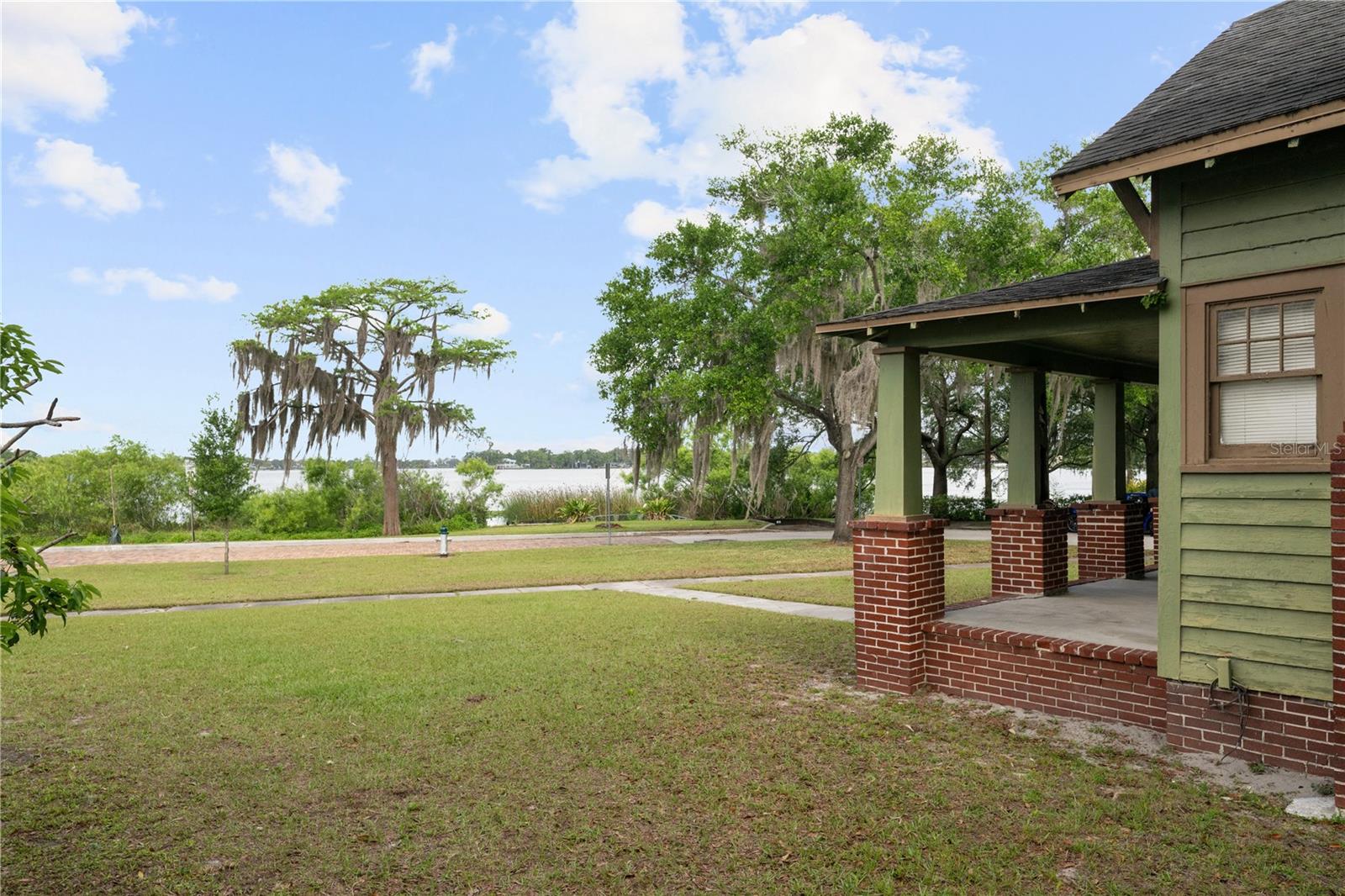 230 Killarney Dr Property Photo 3