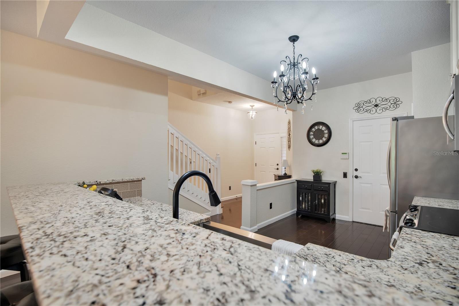 O6415959 Property Photo 22