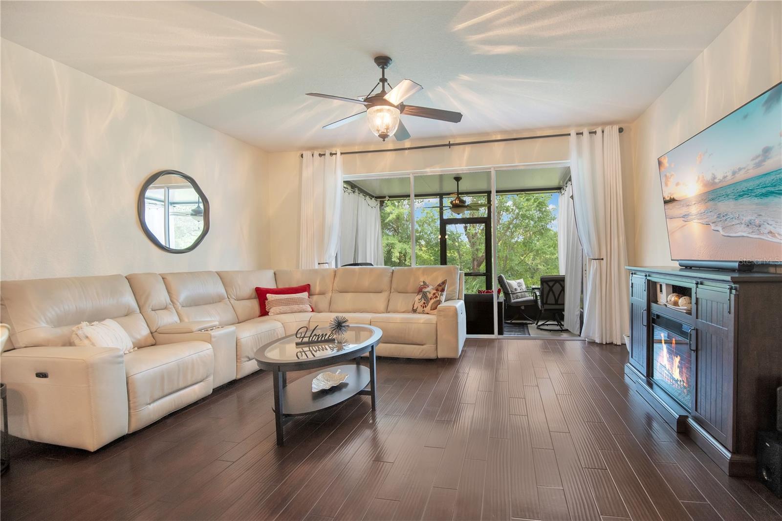 O6415959 Property Photo 24
