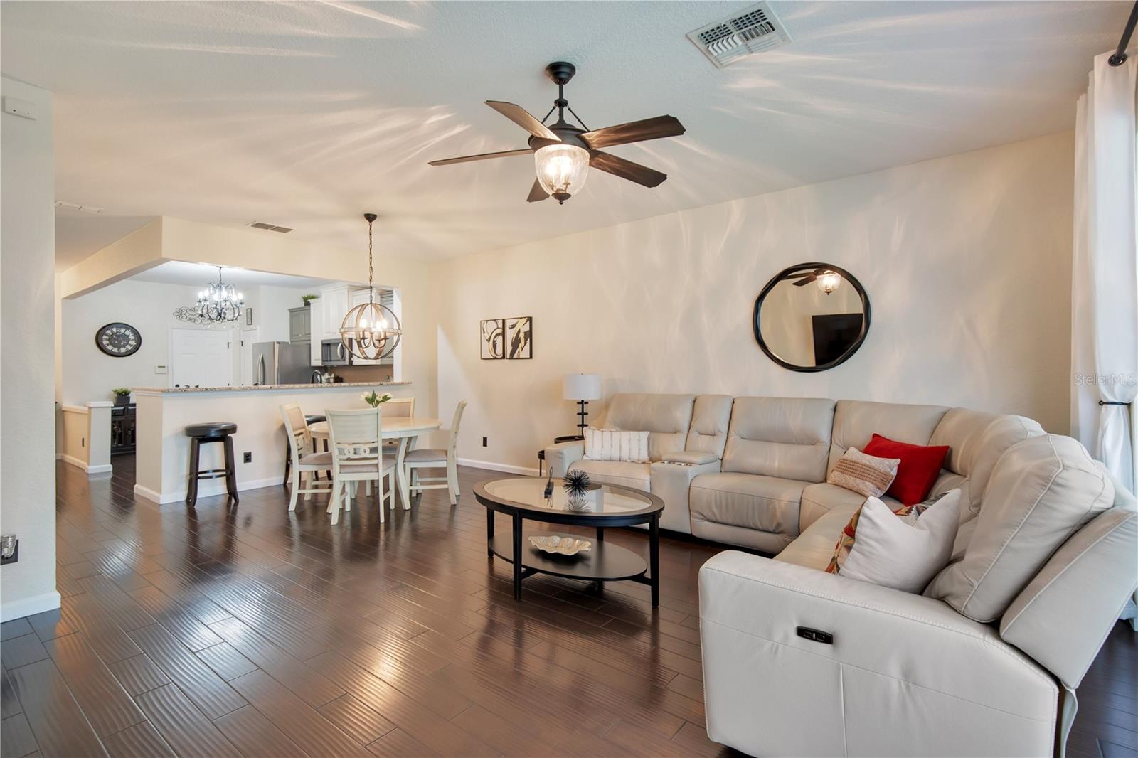 O6415959 Property Photo 26