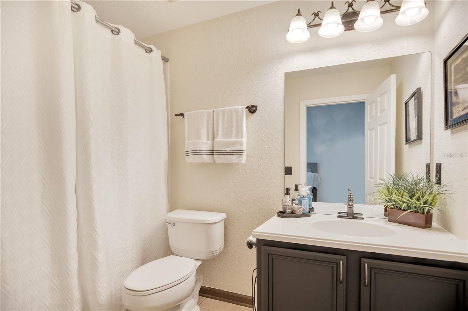 O6415959 Property Photo 32