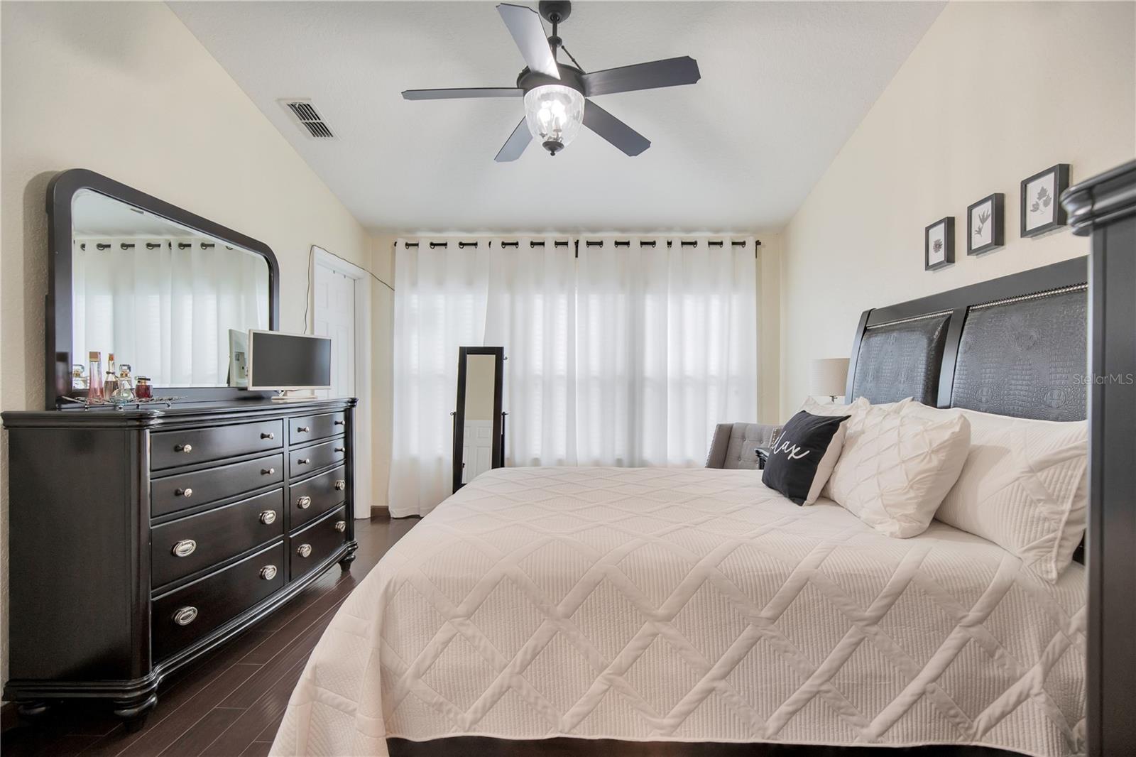 O6415959 Property Photo 39