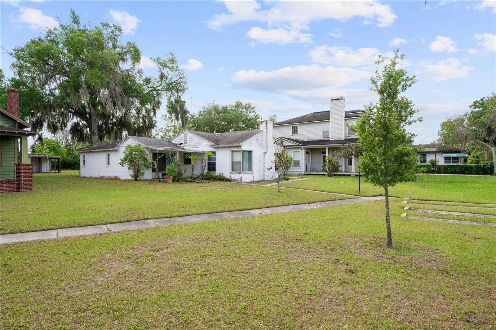 240 Killarney Dr Property Photo 1
