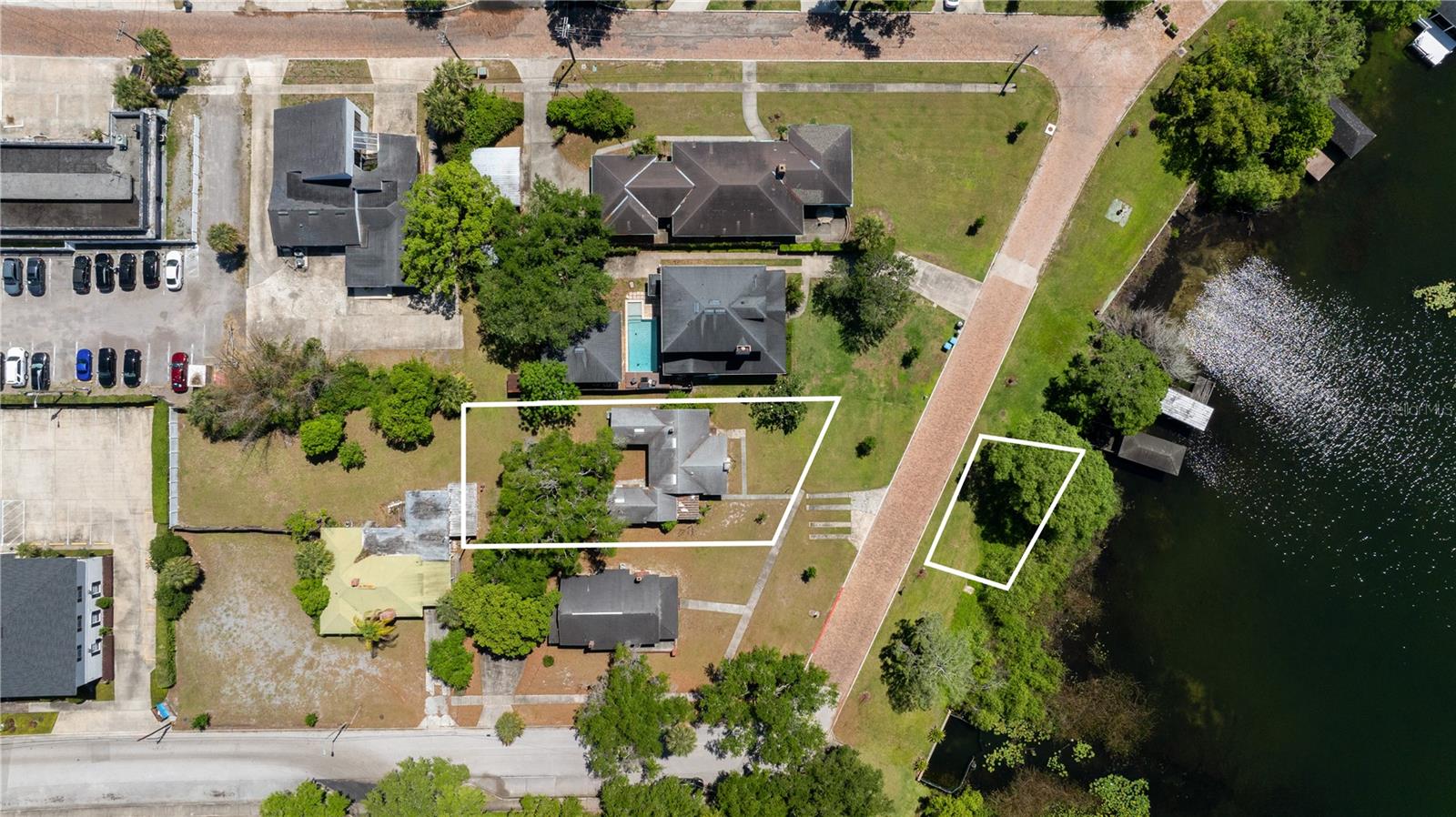 240 Killarney Dr Property Photo 3