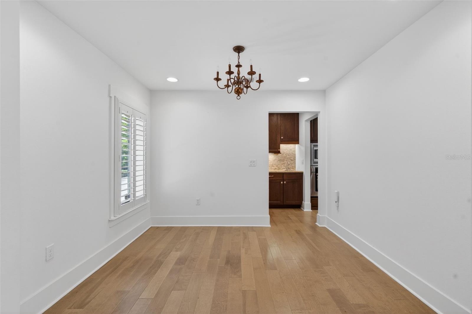 1265 Arlington Pl Property Photo 5