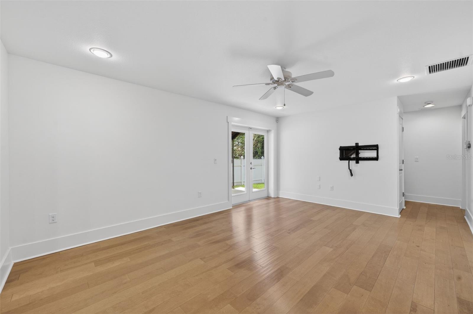 1265 Arlington Pl Property Photo 9