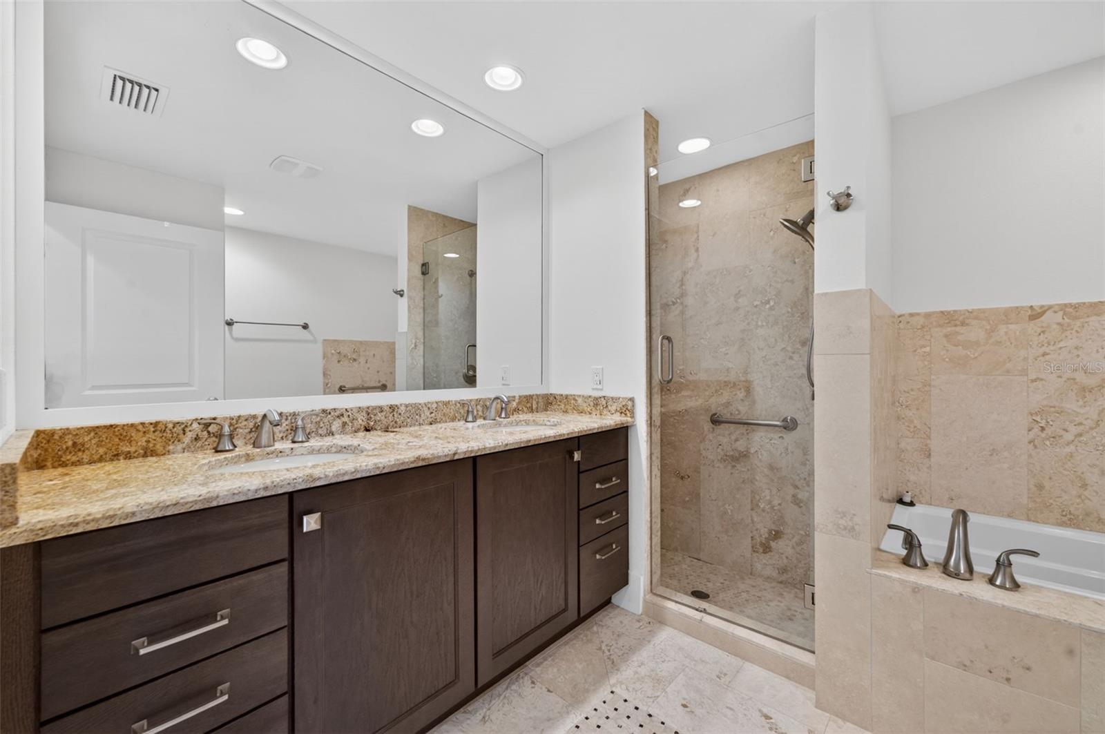1265 Arlington Pl Property Photo 22