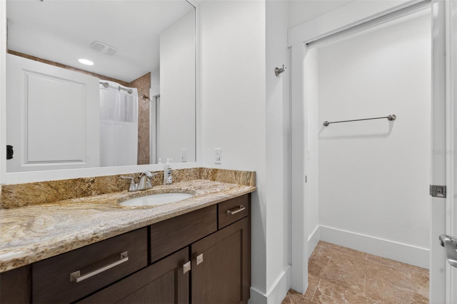 1265 Arlington Pl Property Photo 33