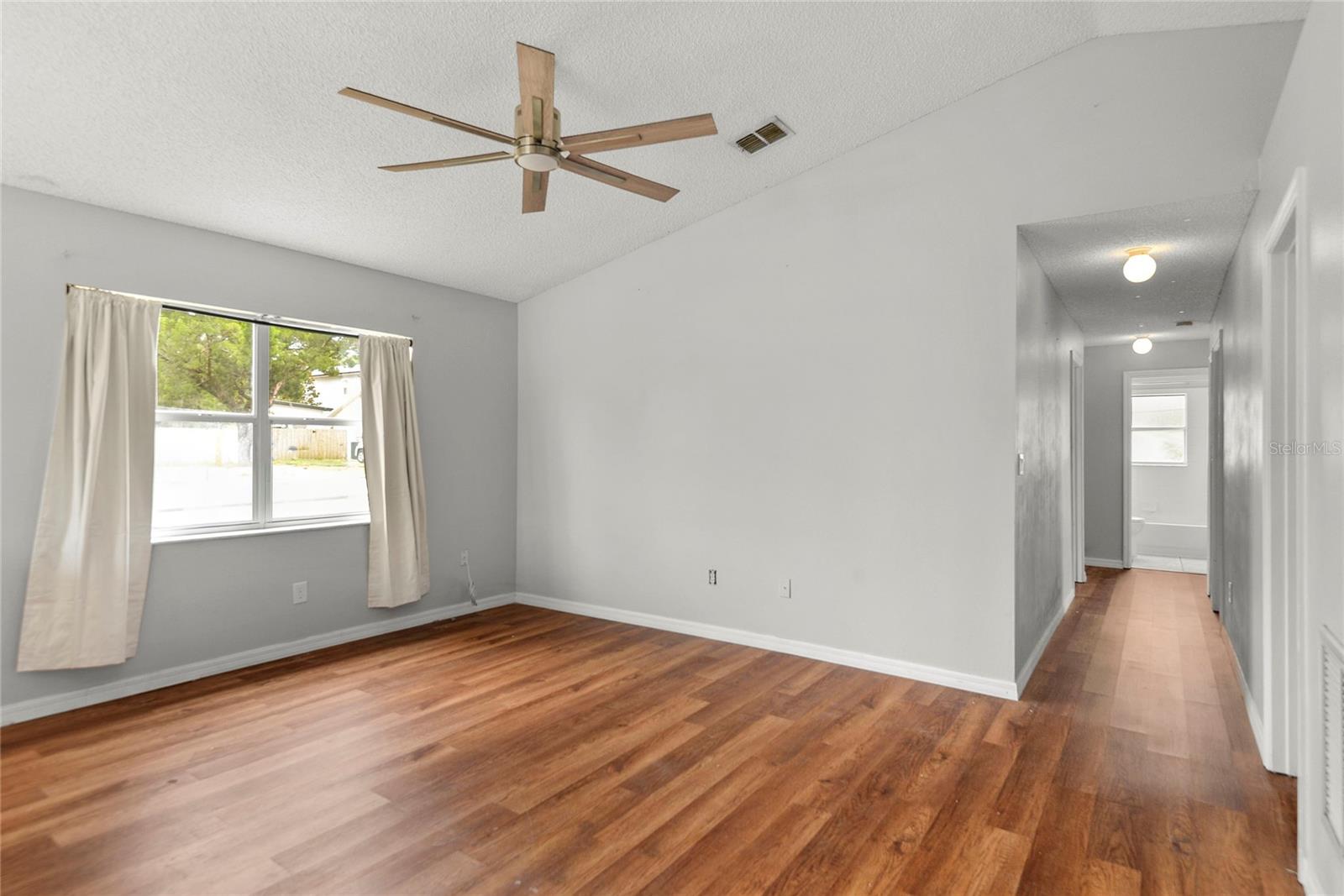 301 S Capen Ave Property Photo 5