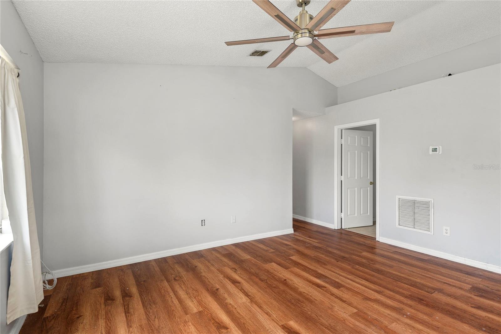 301 S Capen Ave Property Photo 6