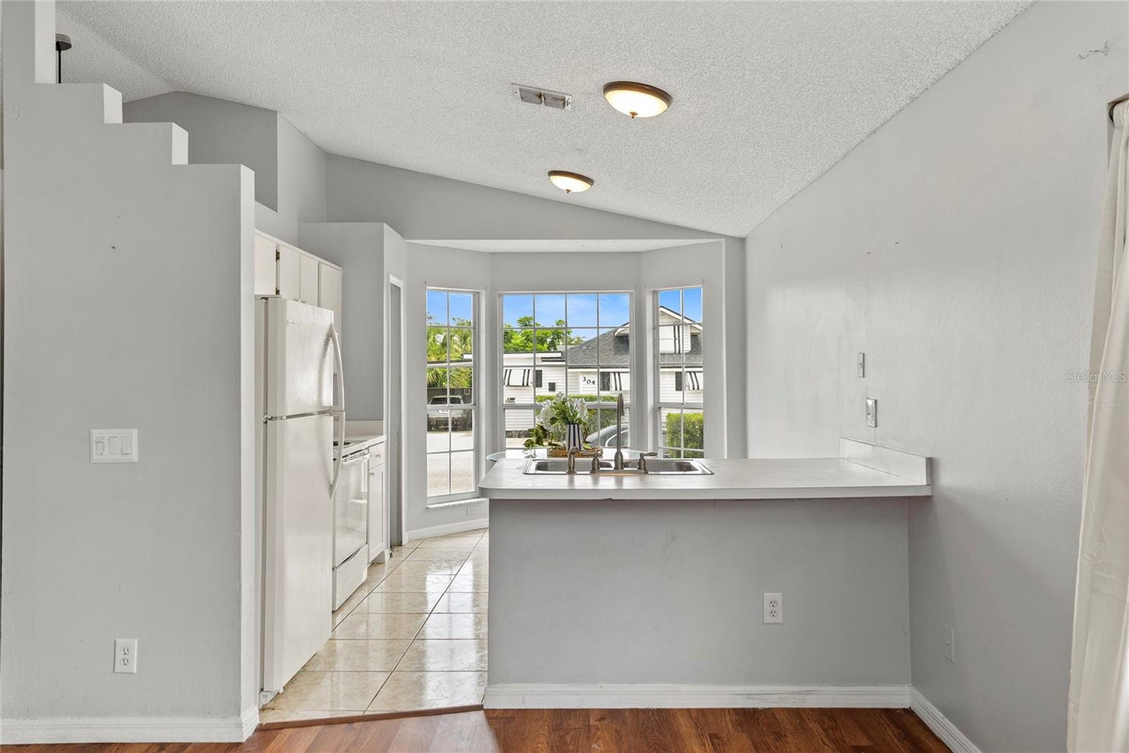 301 S Capen Ave Property Photo 8