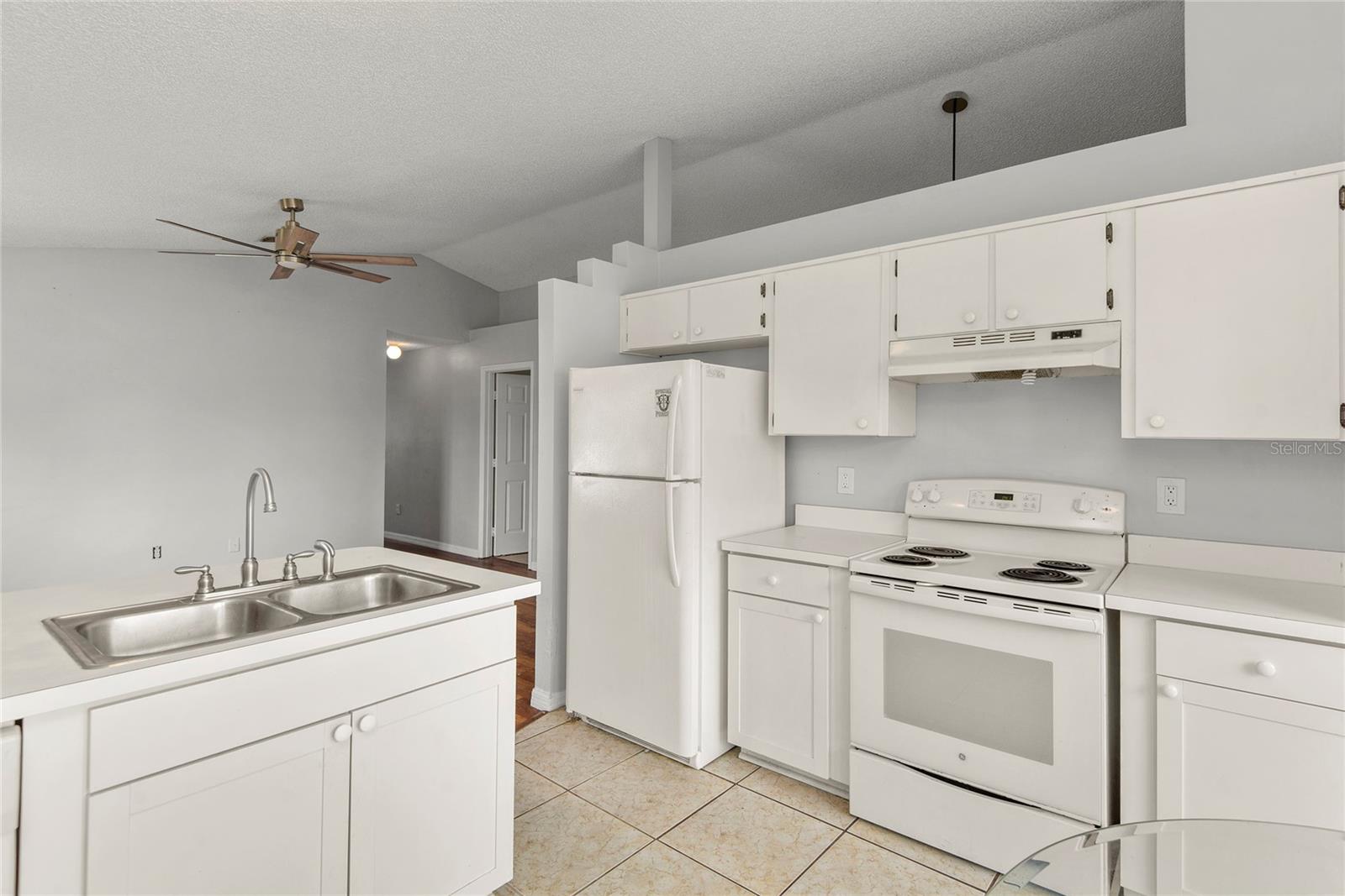 301 S Capen Ave Property Photo 10