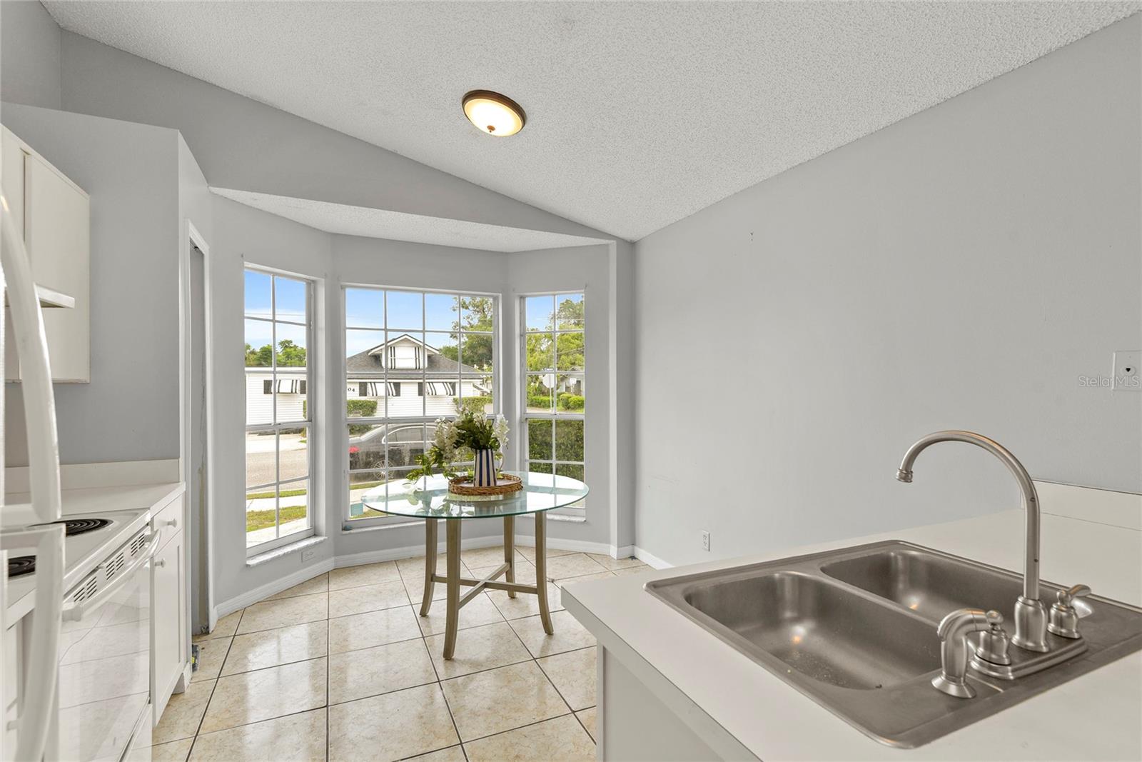301 S Capen Ave Property Photo 12
