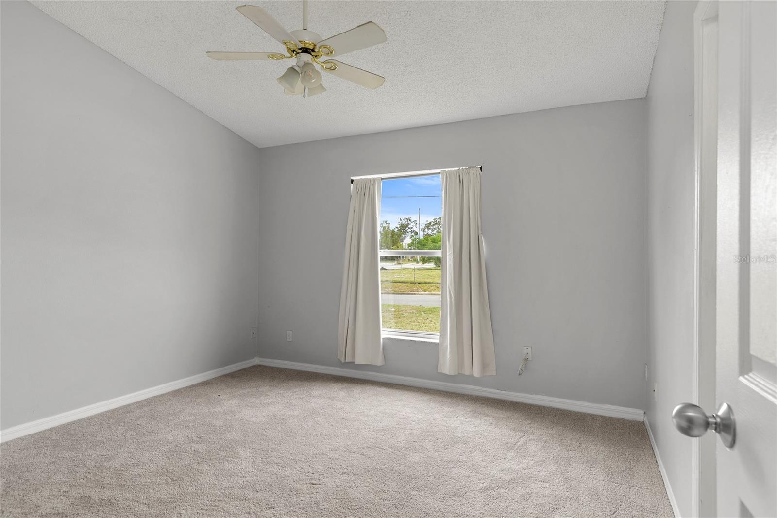 301 S Capen Ave Property Photo 15