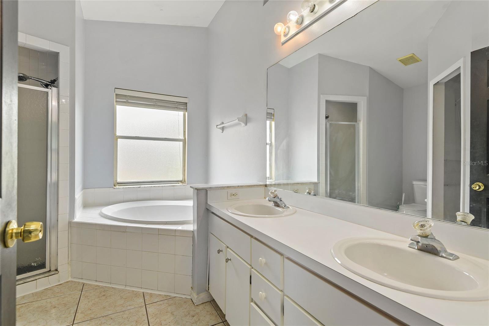301 S Capen Ave Property Photo 18