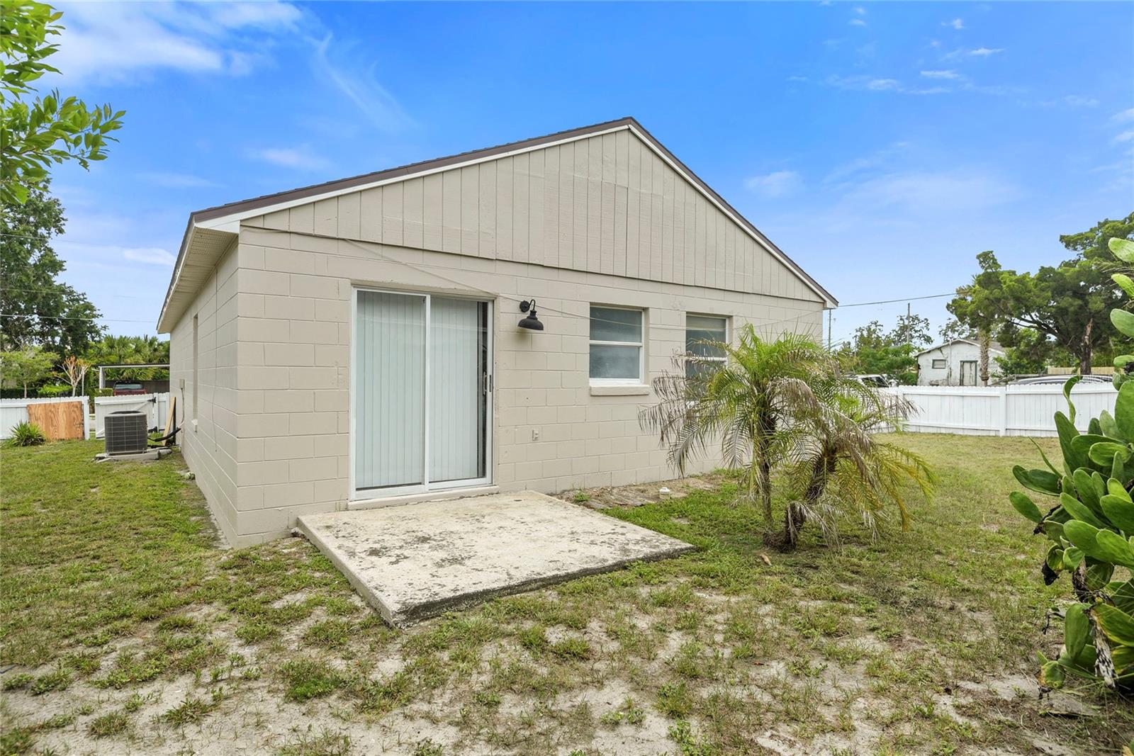 301 S Capen Ave Property Photo 24