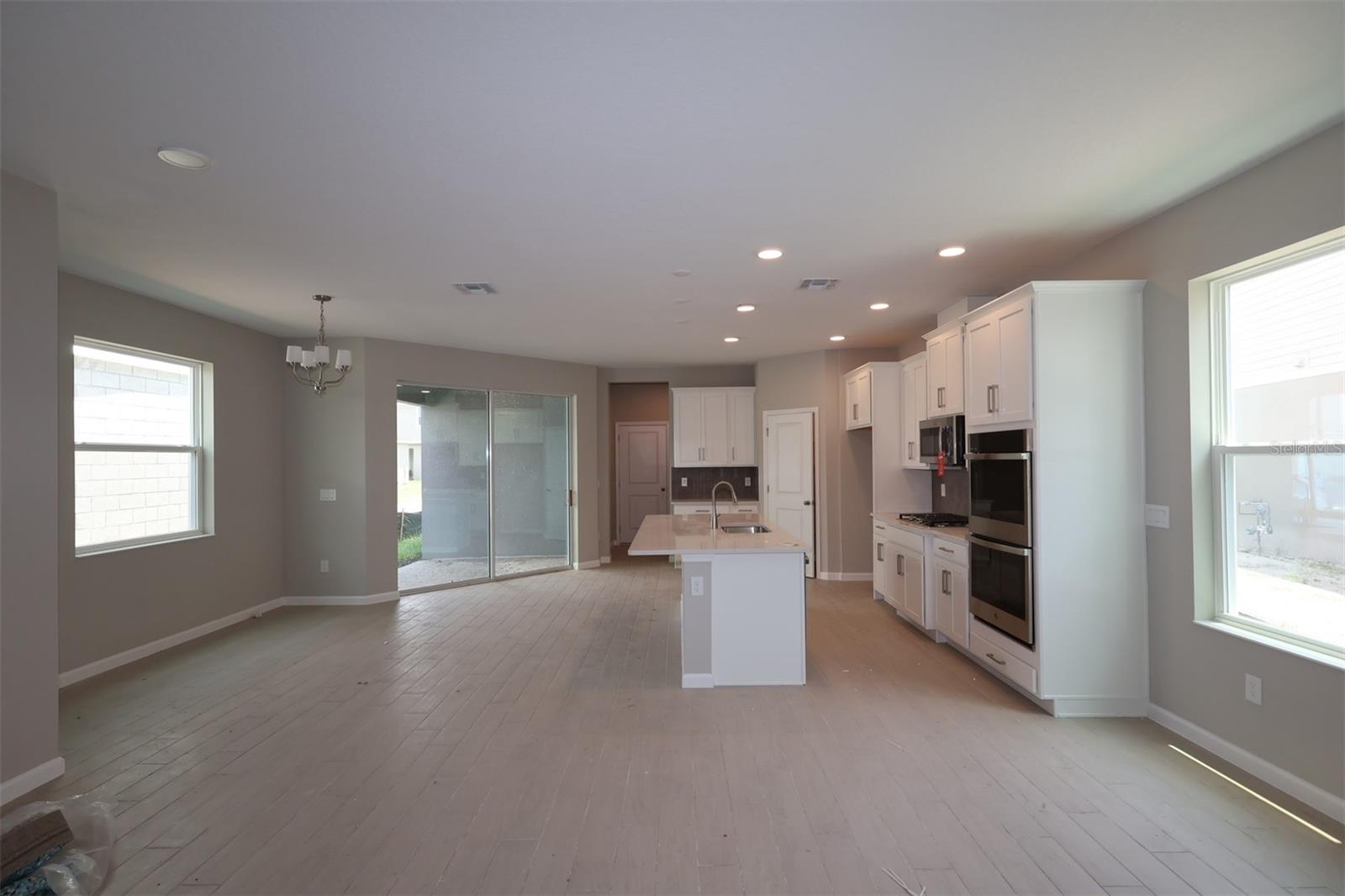 1359 Lumpini St Property Photo 4