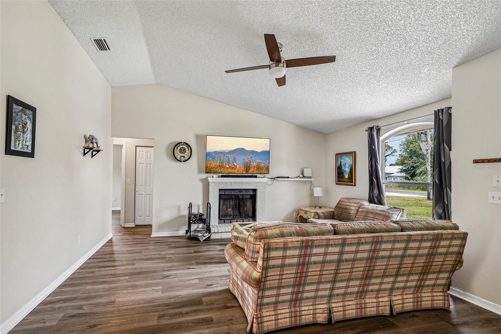 18 Spring Radl Property Photo 4