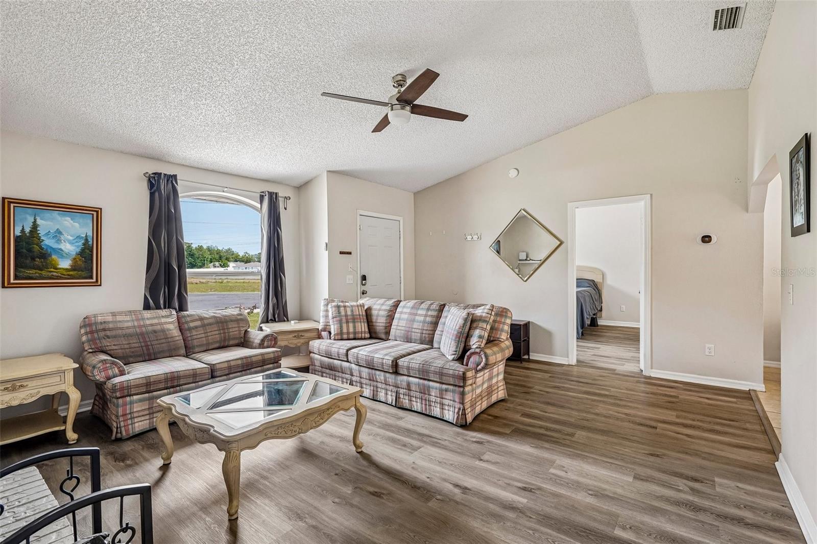 18 Spring Radl Property Photo 5