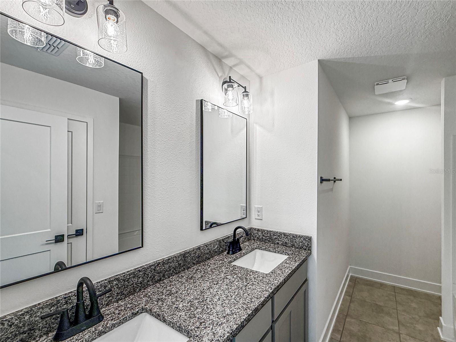 7584 Bent Tree Loop Property Photo 7