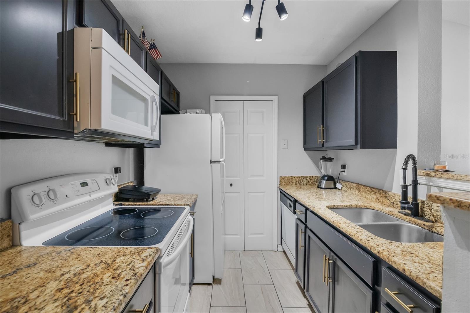 4360 S Kirkman Rd #408 Property Photo 6