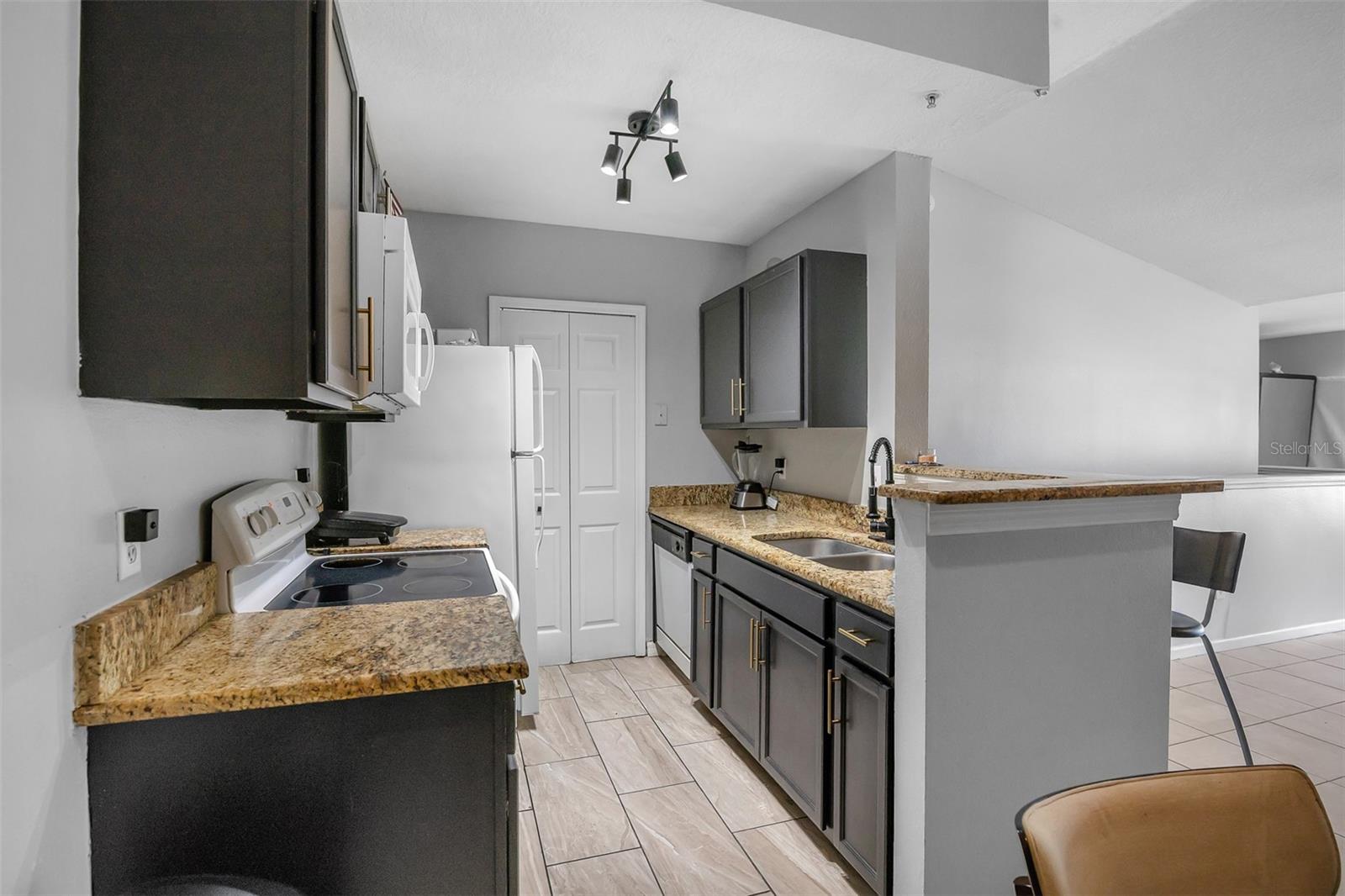4360 S Kirkman Rd #408 Property Photo 7