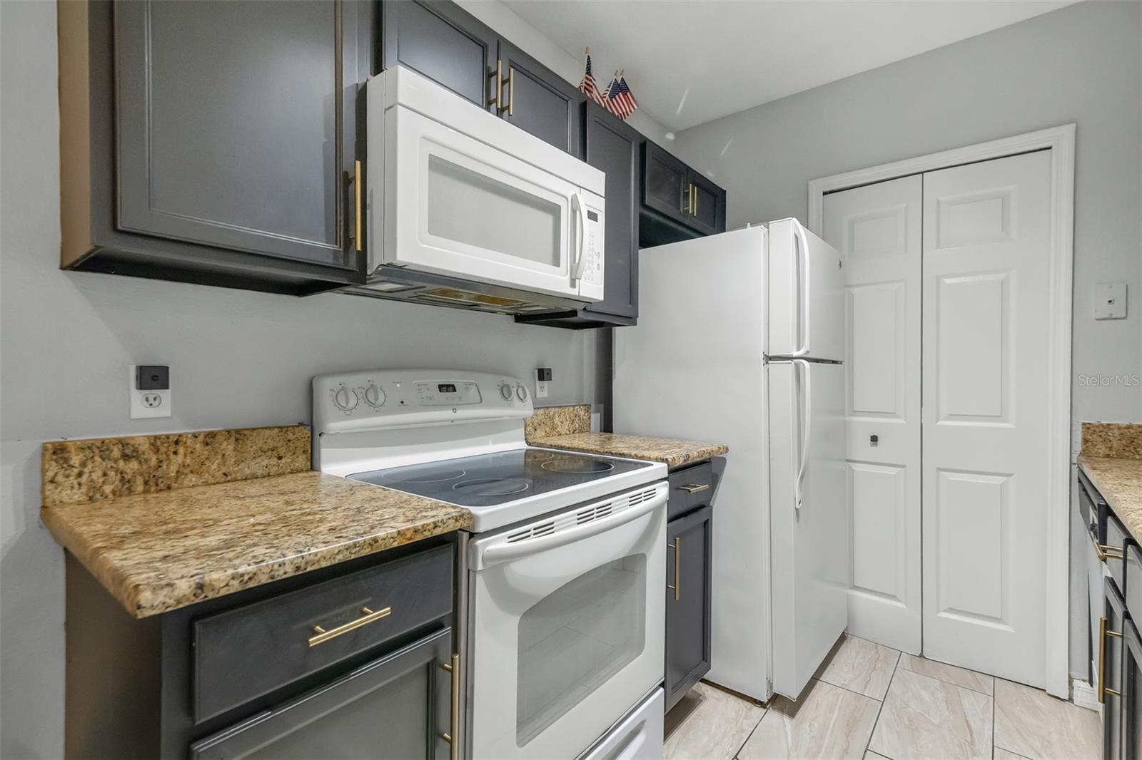 4360 S Kirkman Rd #408 Property Photo 12