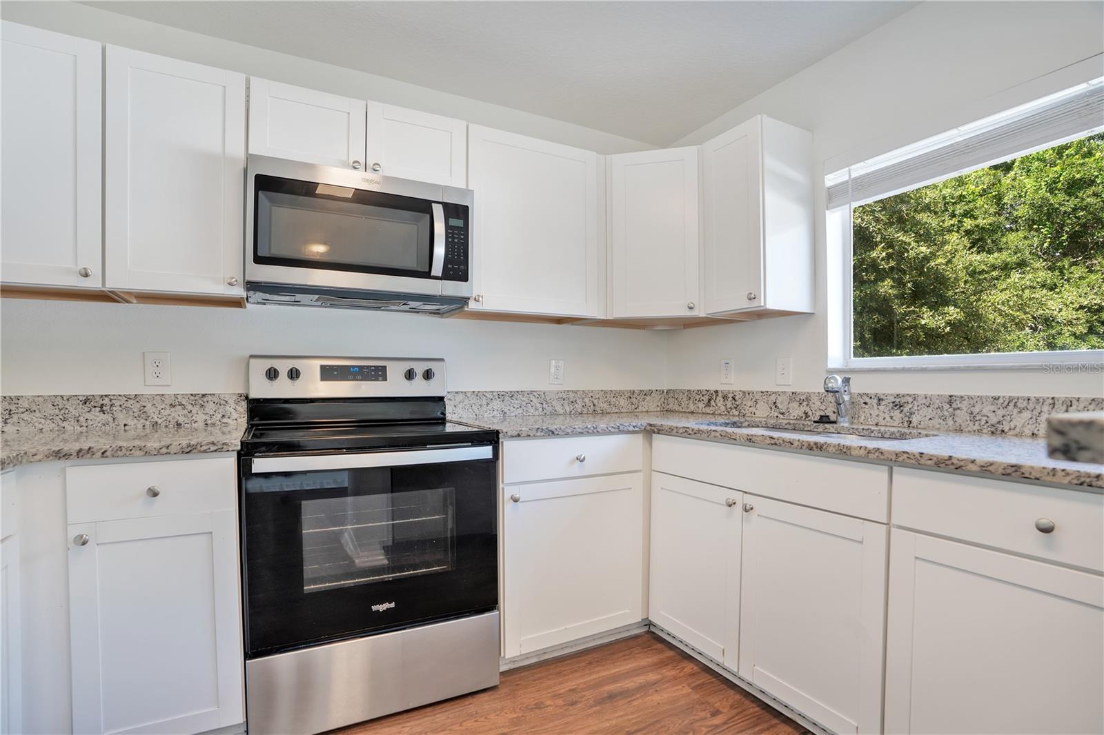10225 Summerview Cir Property Photo 3