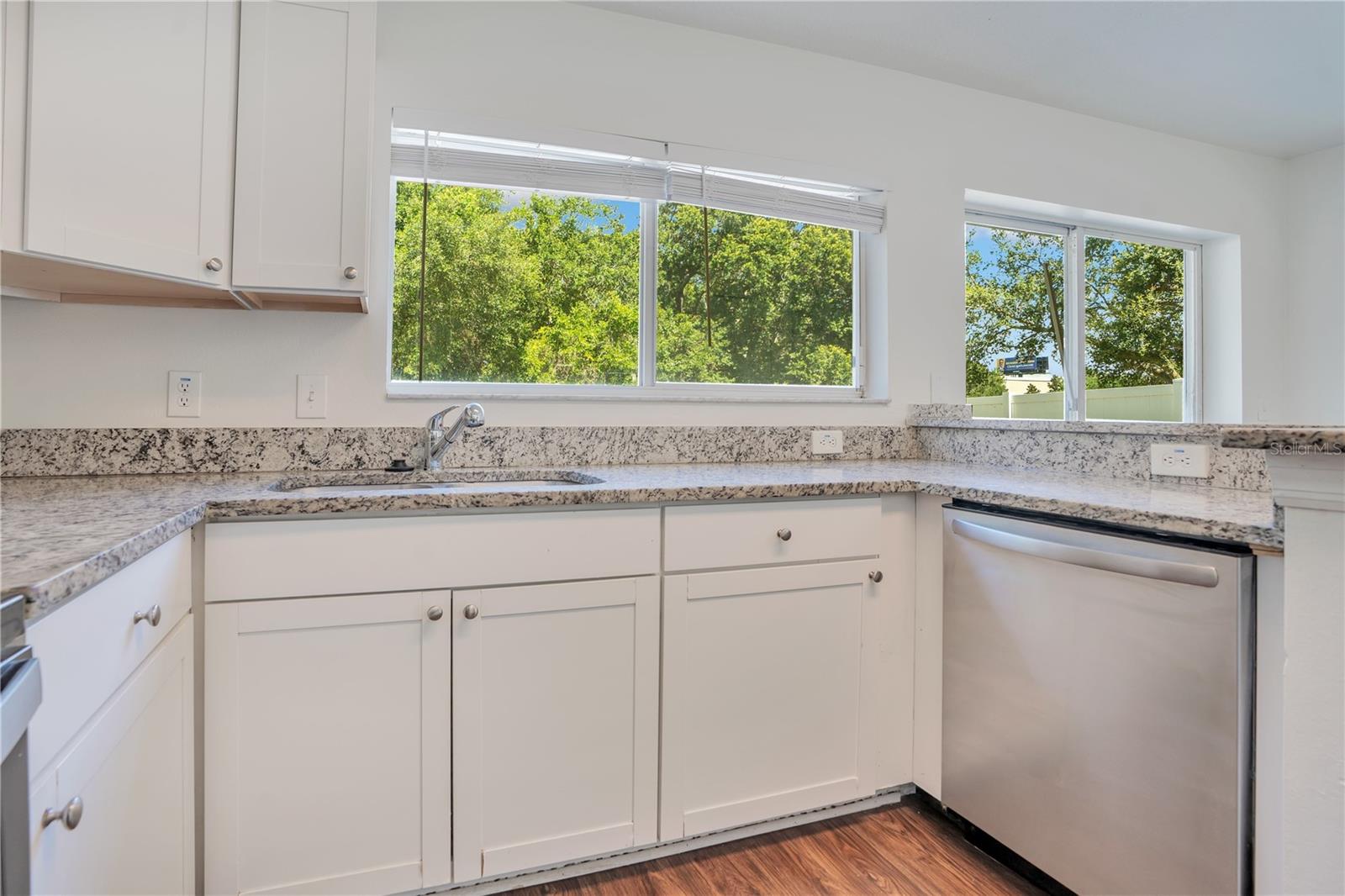 10225 Summerview Cir Property Photo 4