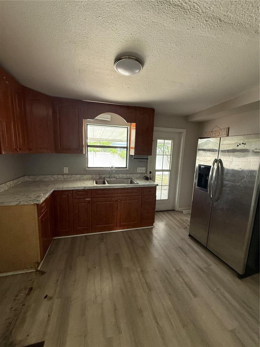 137 E Maine Ave Property Photo 8