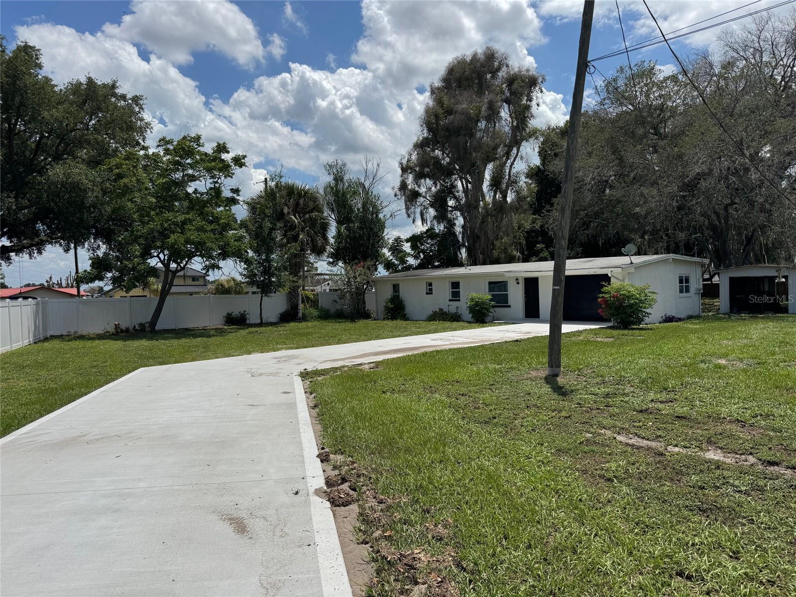2121 GREENWAY DR