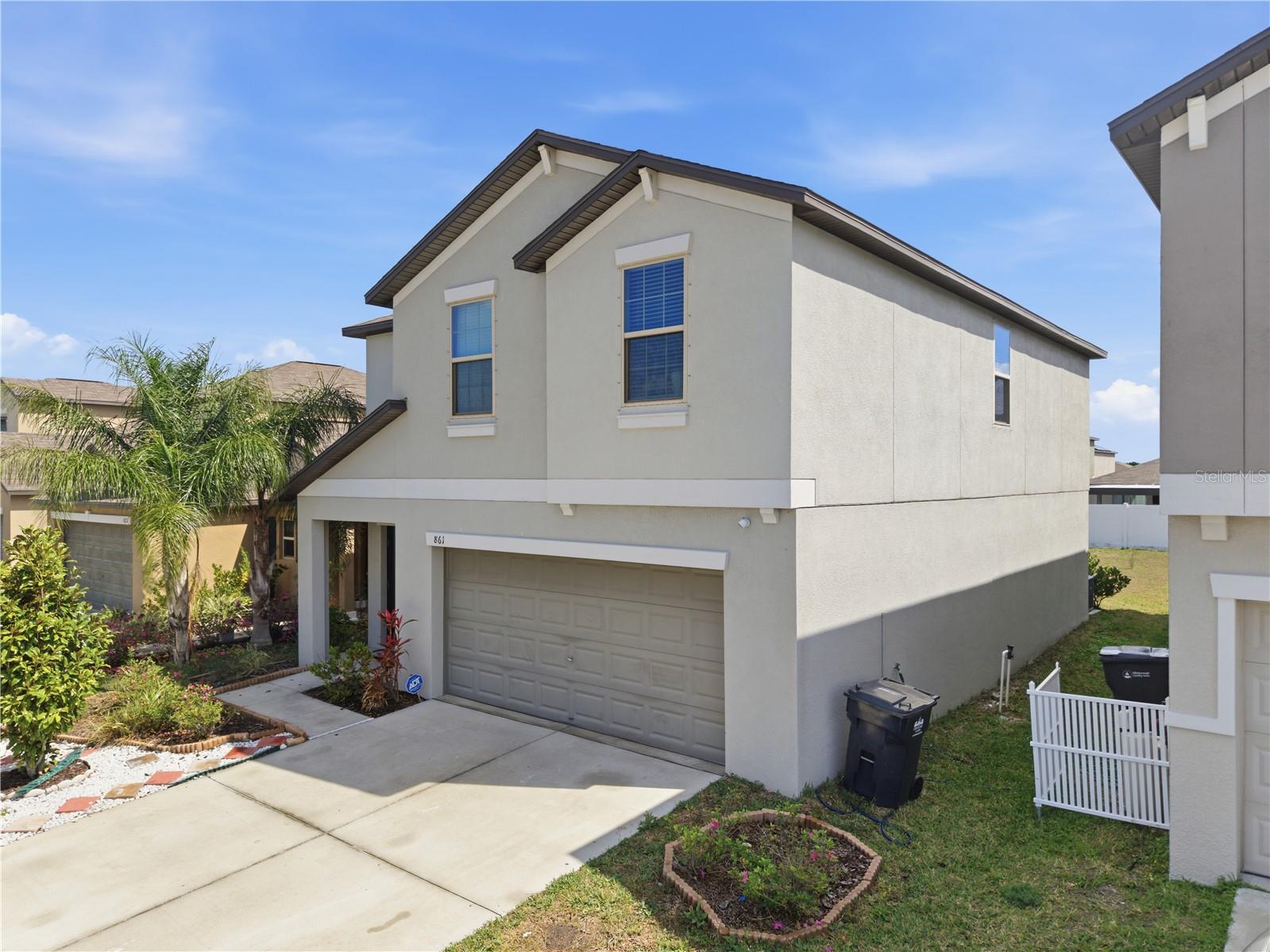 861 Olive Conch St Property Photo 2