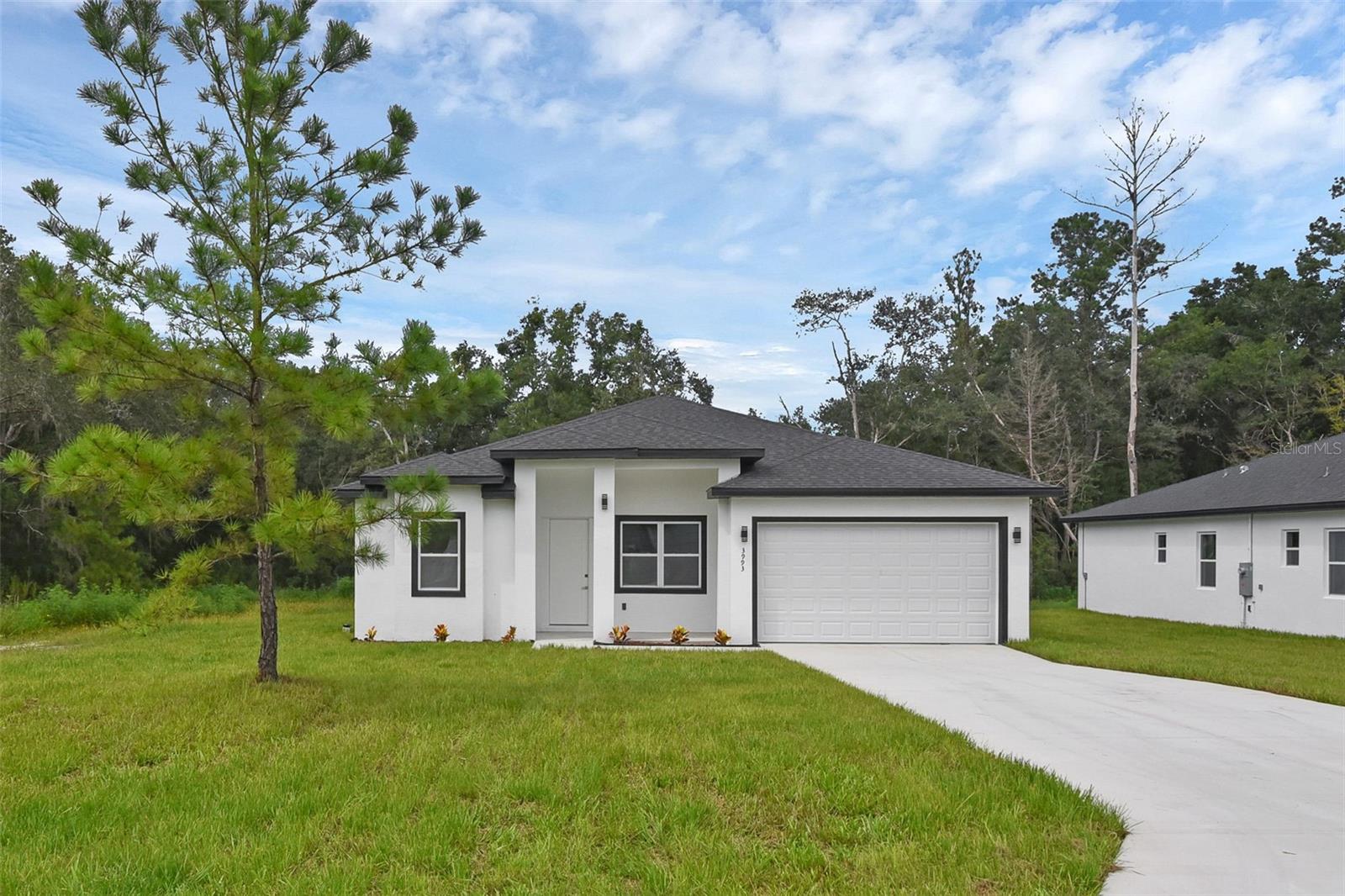 22403 Sw Rainbow Lakes Blvd Property Photo 1