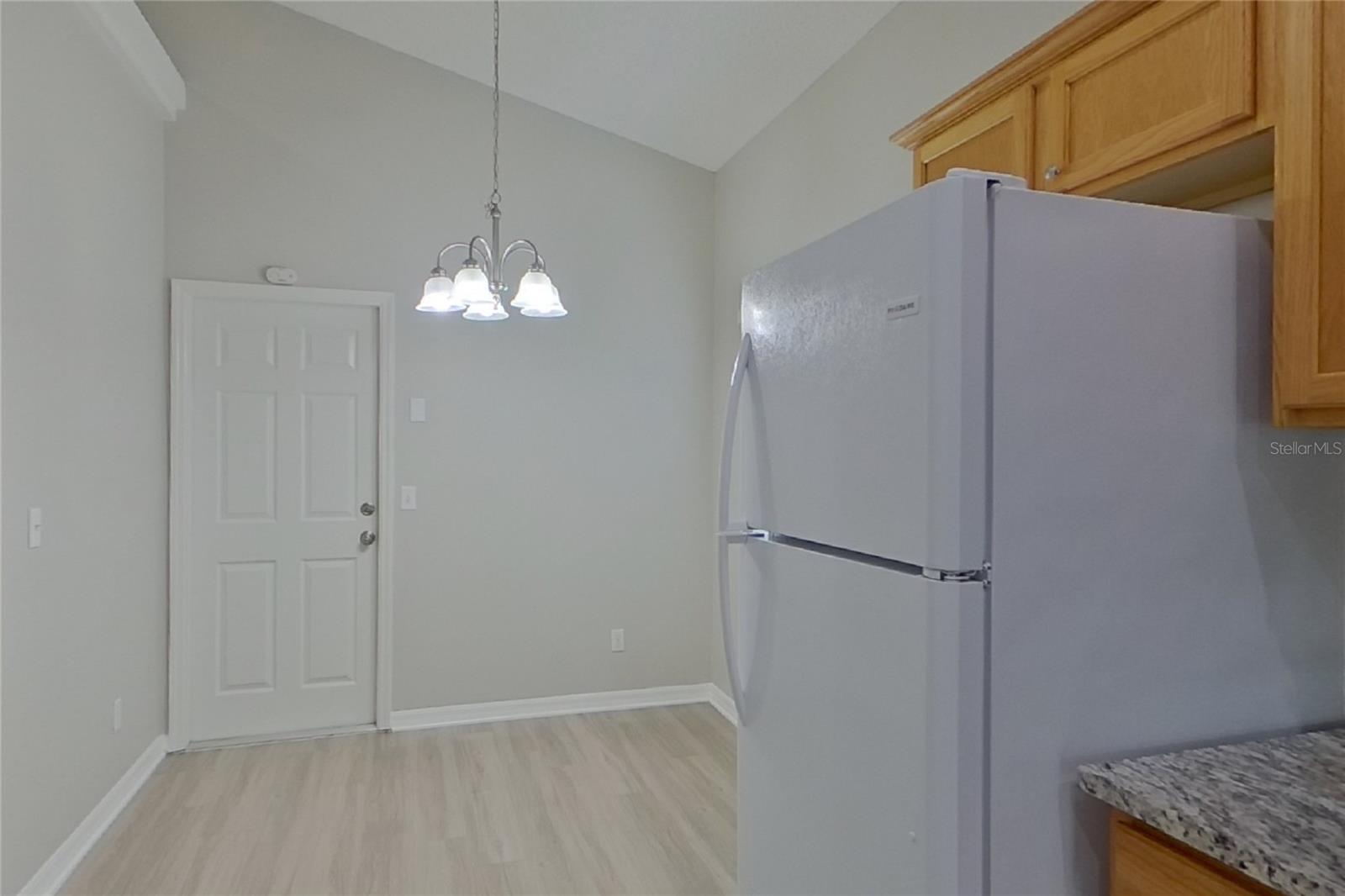 O6416366 Property Photo 4