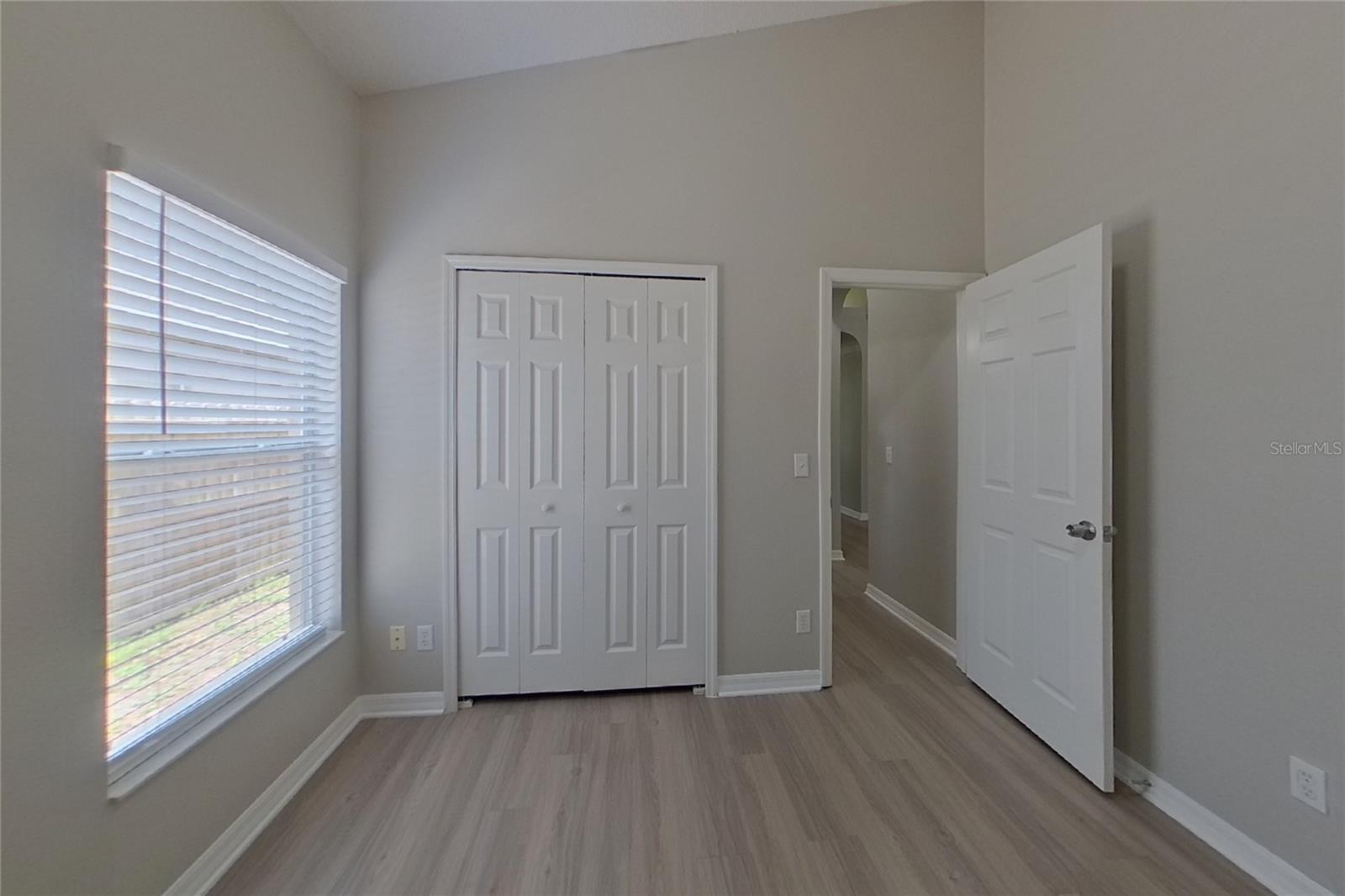 O6416366 Property Photo 10