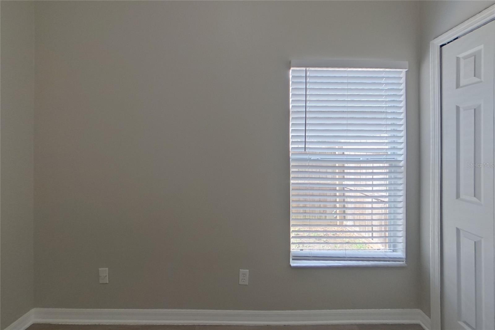 O6416366 Property Photo 11
