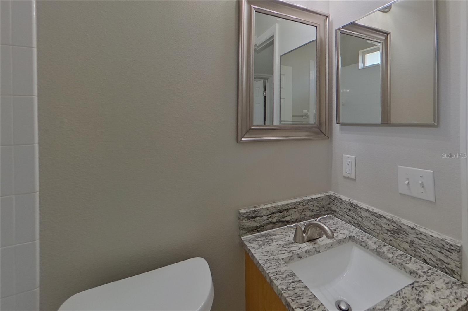 O6416366 Property Photo 13