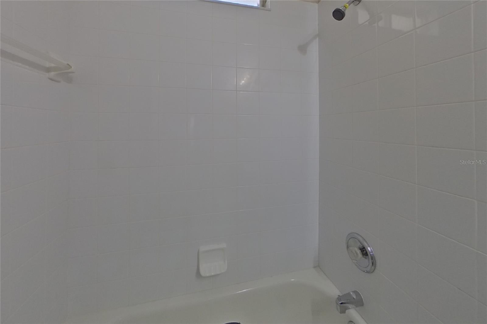 O6416366 Property Photo 14