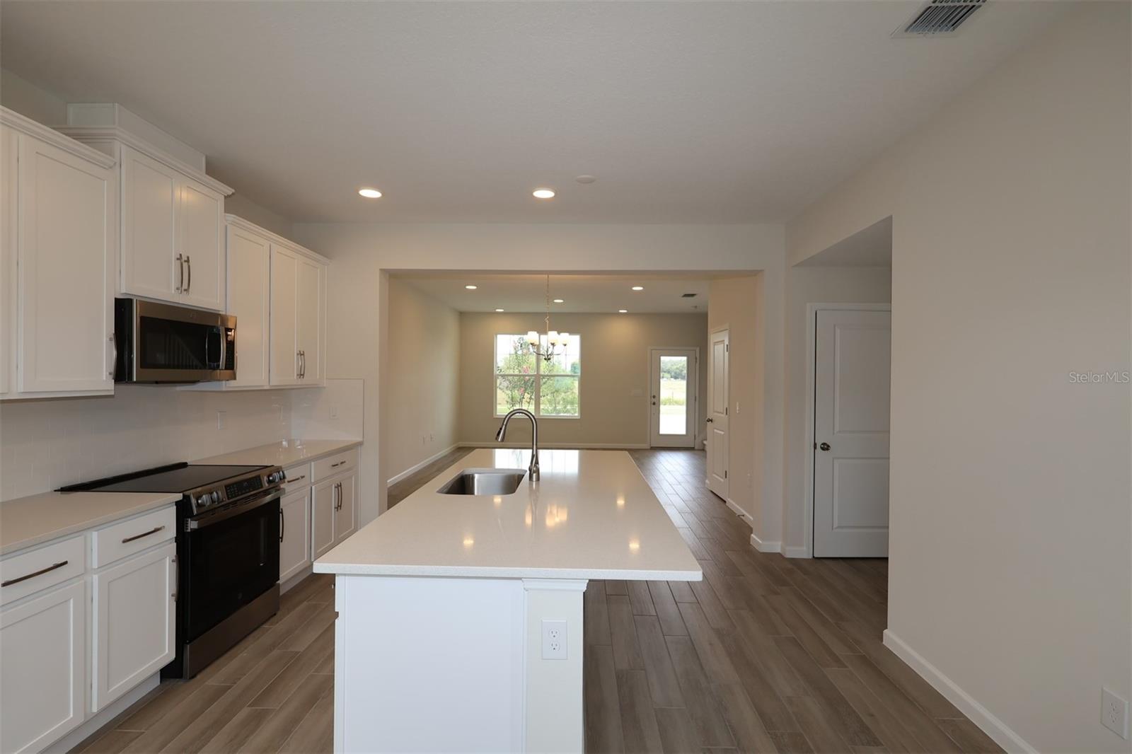 1417 Hyde St Property Photo 3