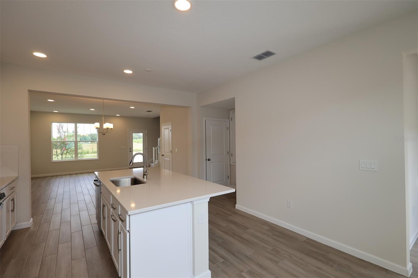 1417 Hyde St Property Photo 4