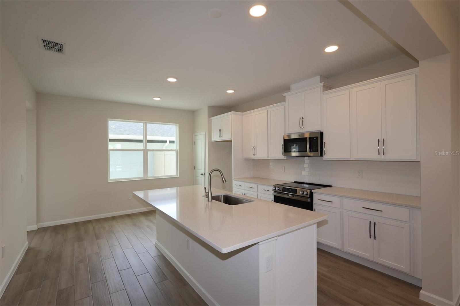 1417 Hyde St Property Photo 5